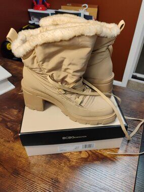 BCBGeneration Tagli Hiker Boots Natural Faux Fur Lug Sole Size 9M